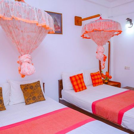 Canal Side Guest House Polonnaruwa Exterior photo