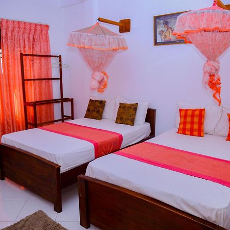 Canal Side Guest House Polonnaruwa Exterior photo