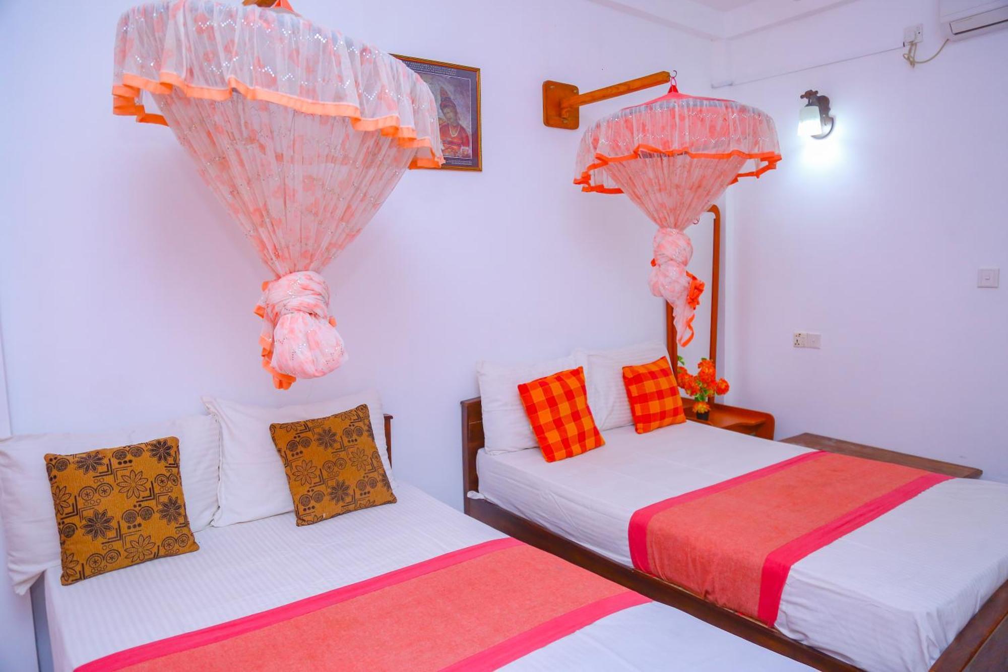 Canal Side Guest House Polonnaruwa Exterior photo